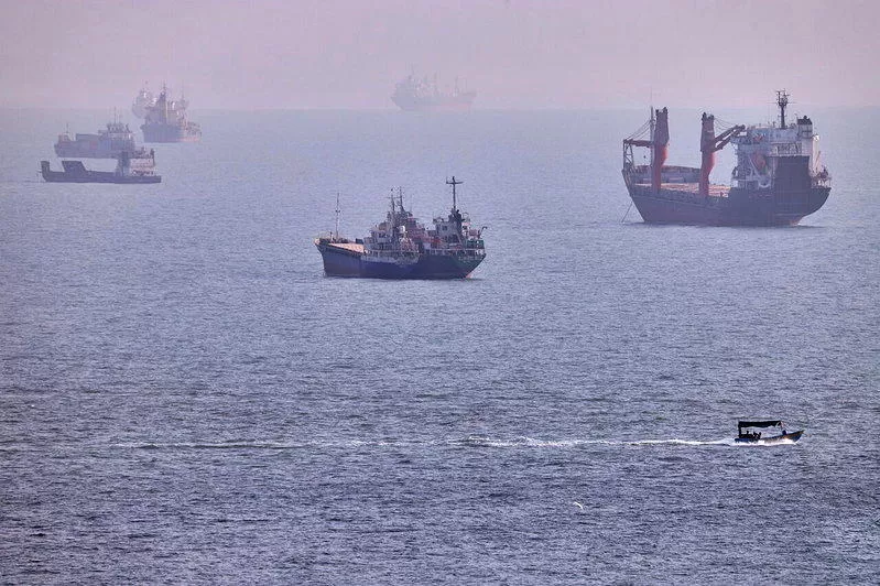 传伊朗拟禁美国、以色列船只通行荷莫兹海峡 违者罚货值20%