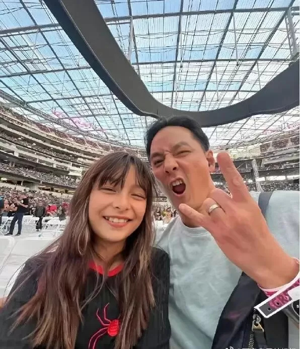 吴彦祖13岁女儿颜值惹争议！有人吐槽长残了有人赞高级脸