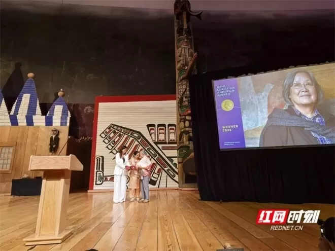 “宝藏奶奶”蔡皋在加拿大捧回国际安徒生奖插画家奖
