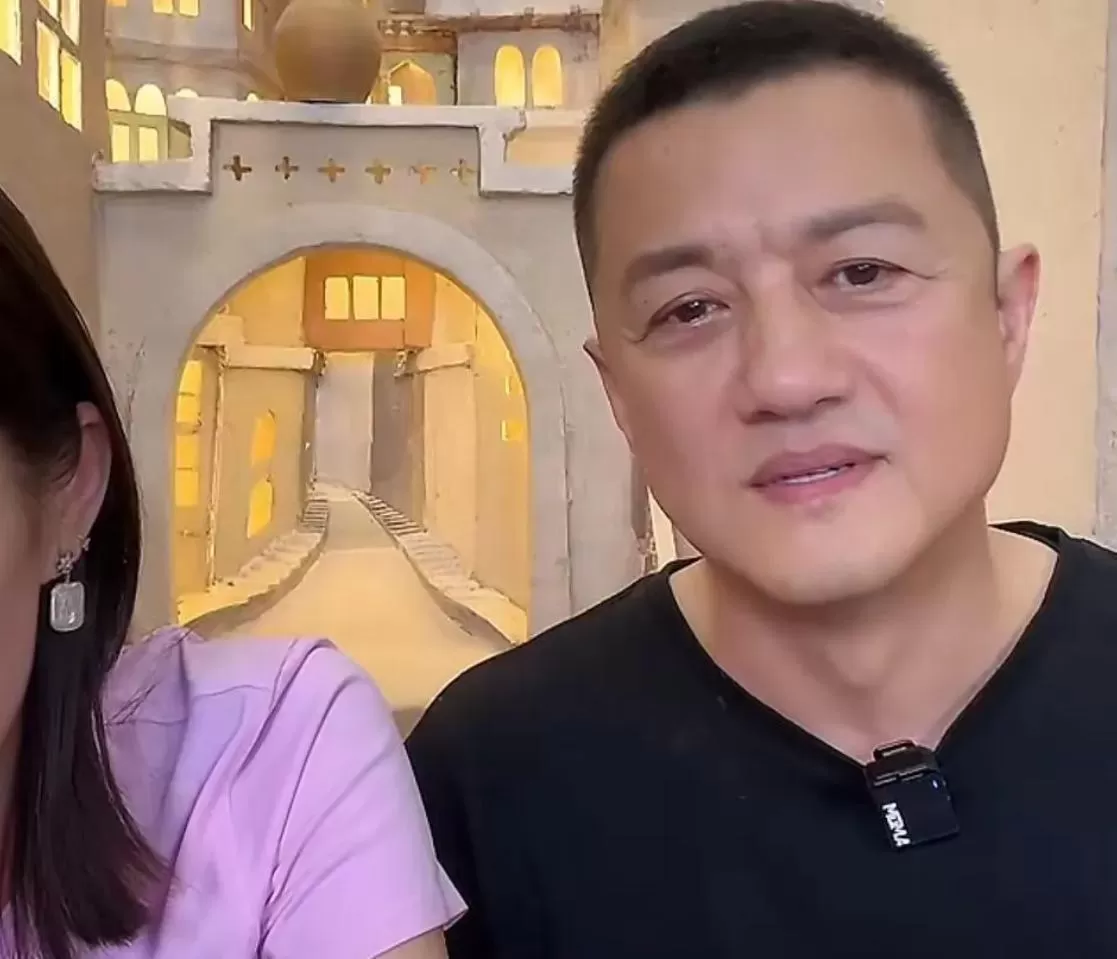 李亚鹏直播：落泪自曝向黄晓明借钱细节，三百万当天到账 十年没催