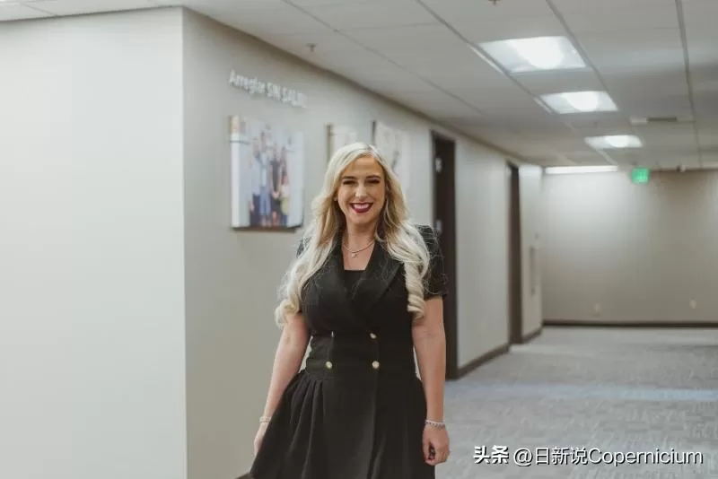 冒充圣母骗4亿？54000人绿卡梦碎，她驾粉色飞机逍遥，6人遭遣返