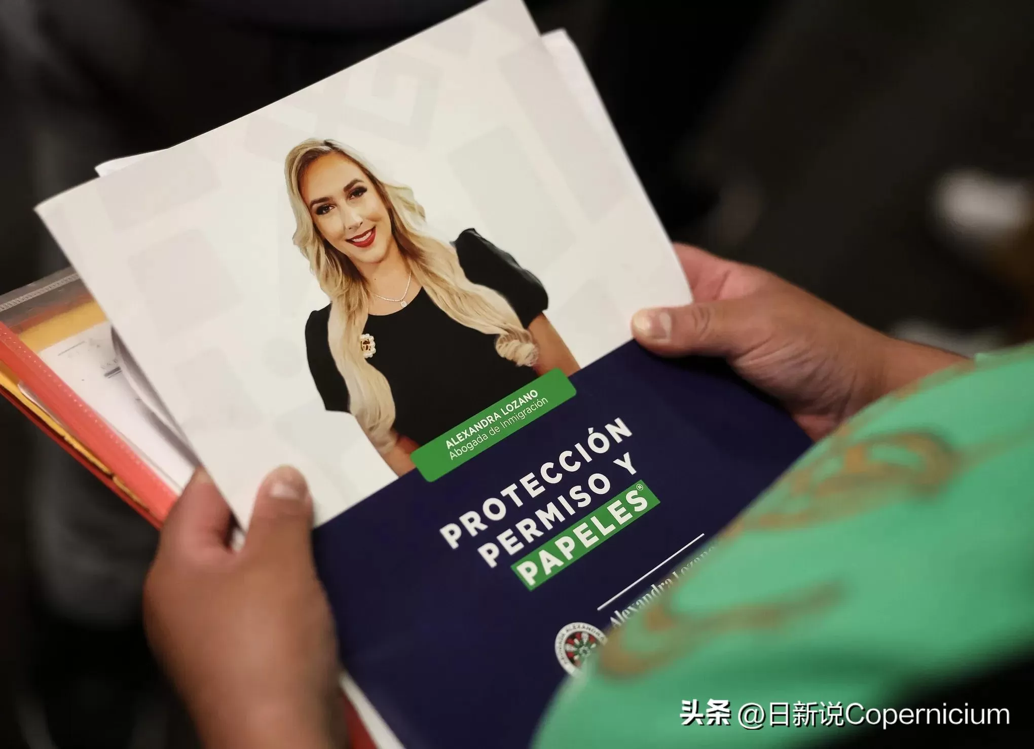 冒充圣母骗4亿？54000人绿卡梦碎，她驾粉色飞机逍遥，6人遭遣返