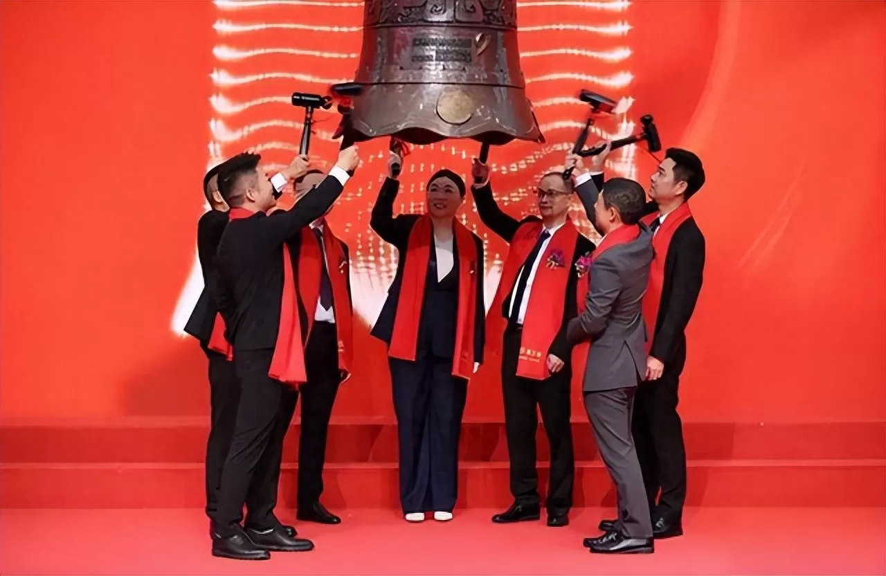 三个大专生，干出深圳千亿IPO