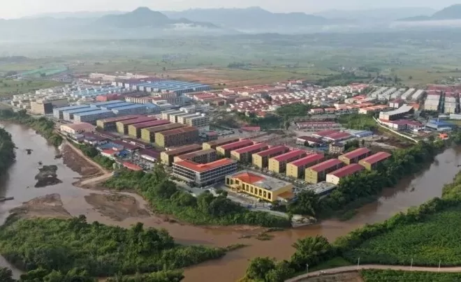 俄罗斯姐弟被虐杀，机场又陷眯眯眼辱华风波