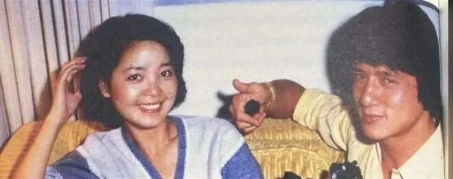 如今见72岁林凤娇，跟71岁成龙同框老得认不出