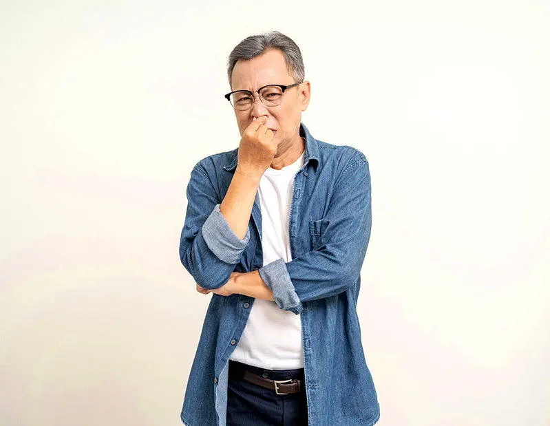 “老人味”40岁就可能出现 医揭身体异味真相 中年臭、狐臭大不同
