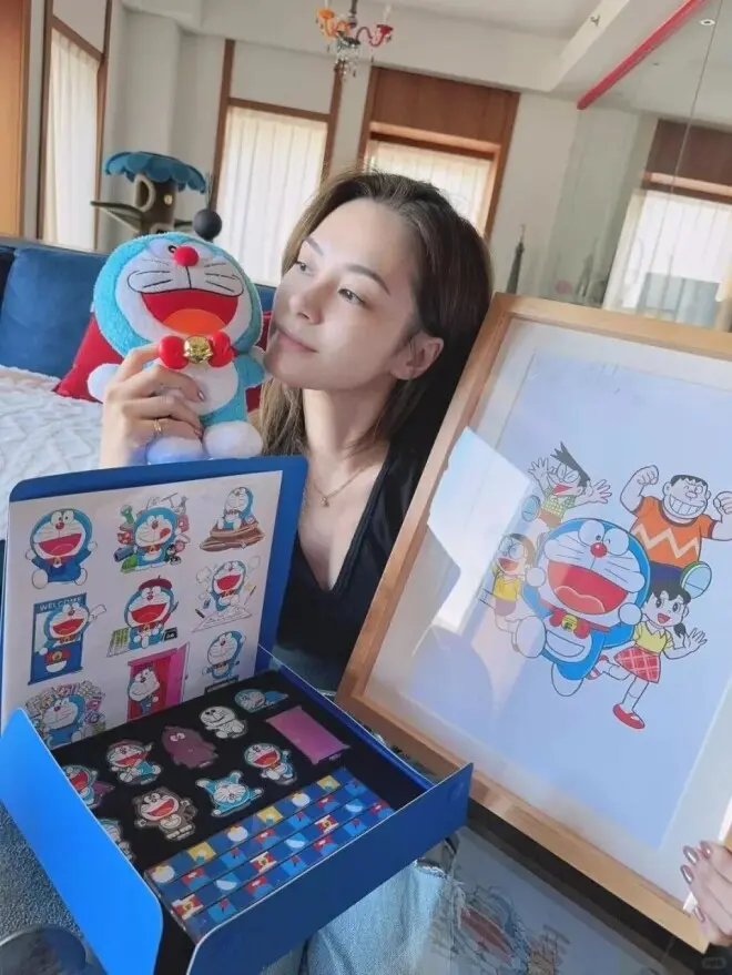 阿娇晒出香港的豪宅,全屋布置温馨舒适,富有少女气息