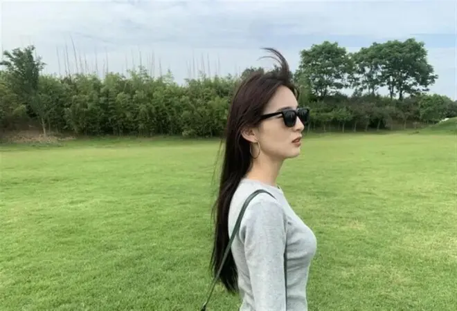 朋友偶遇刘亦菲真人后感叹：电视里全是假的