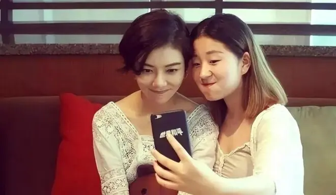 车晓谈前夫:除了我妈他最爱我,但他的爱令我无法承受