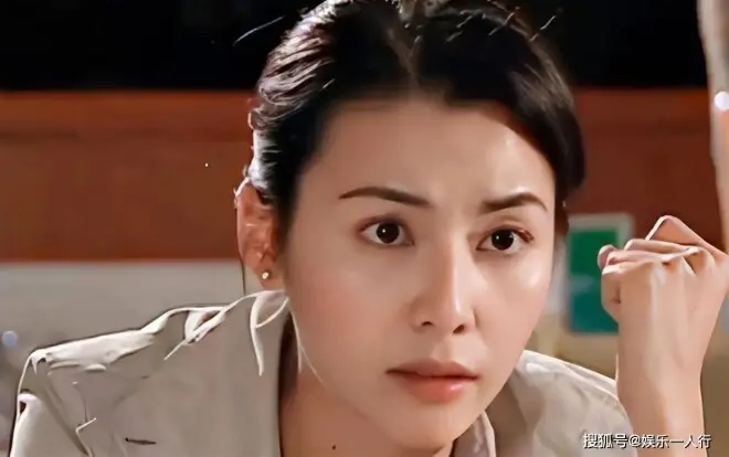 隐居日本三年后回流香港？郑伊健夫妇筲箕湾拼桌吃15块鱼蛋粉！蒙嘉慧脸圆了