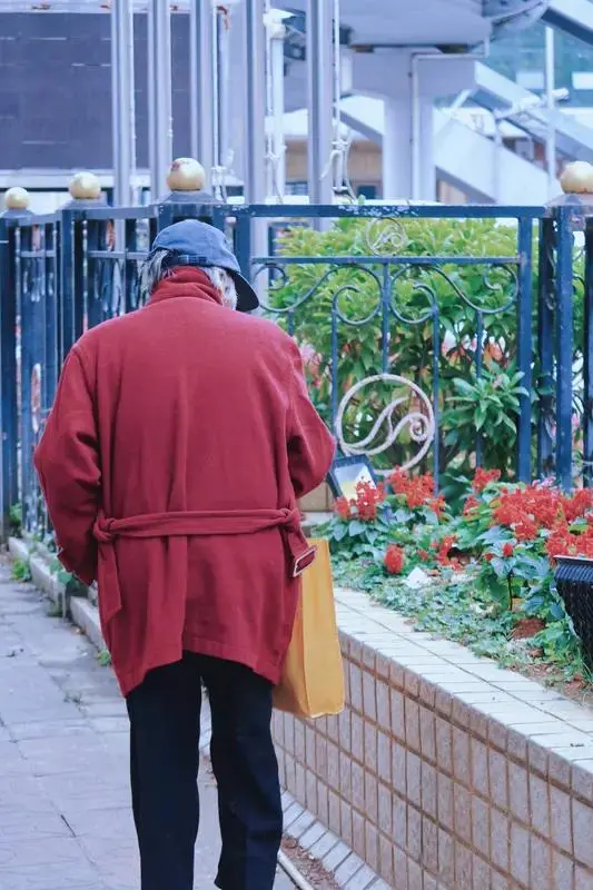 香港最怂富二代，27年不上班不投资，4亿存银行吃利息