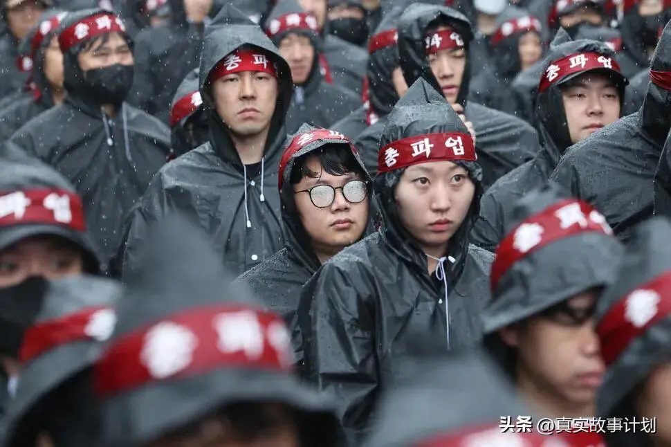 穷人愈穷，富人愈富：k型社会分化与一个更丑陋的未来