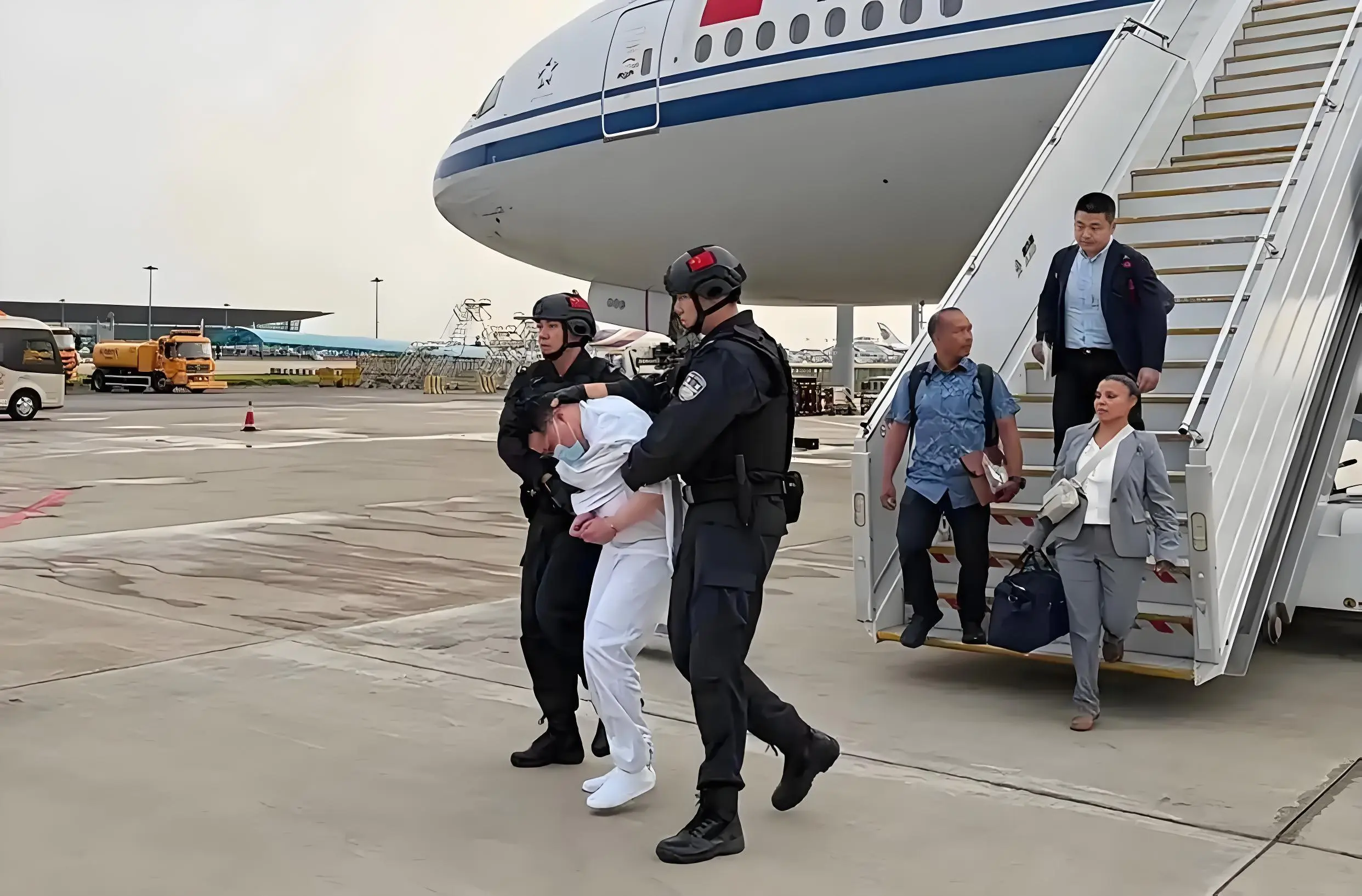 雅典娜容貌出众，绑匪为何选择撕票，放弃倒卖牟利的机会？