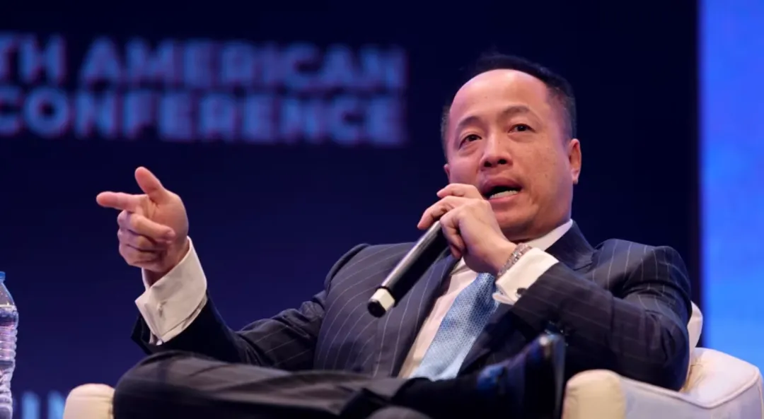 恐怖! 加拿大华裔投资人全裸陈尸豪宅楼下! 掌管$24亿资产 疑从30楼坠亡!
