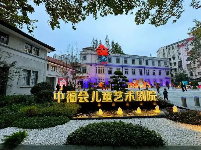 陆毅的白发母亲：丈夫意外离世她很自责....