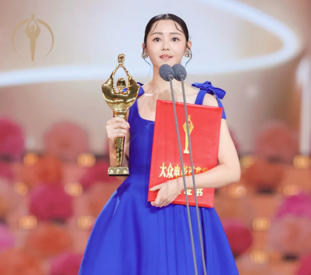 惊险! 华人女星拍戏时出意外 脸部缝50多针! 重伤后拿下影后 领奖不敢大笑!