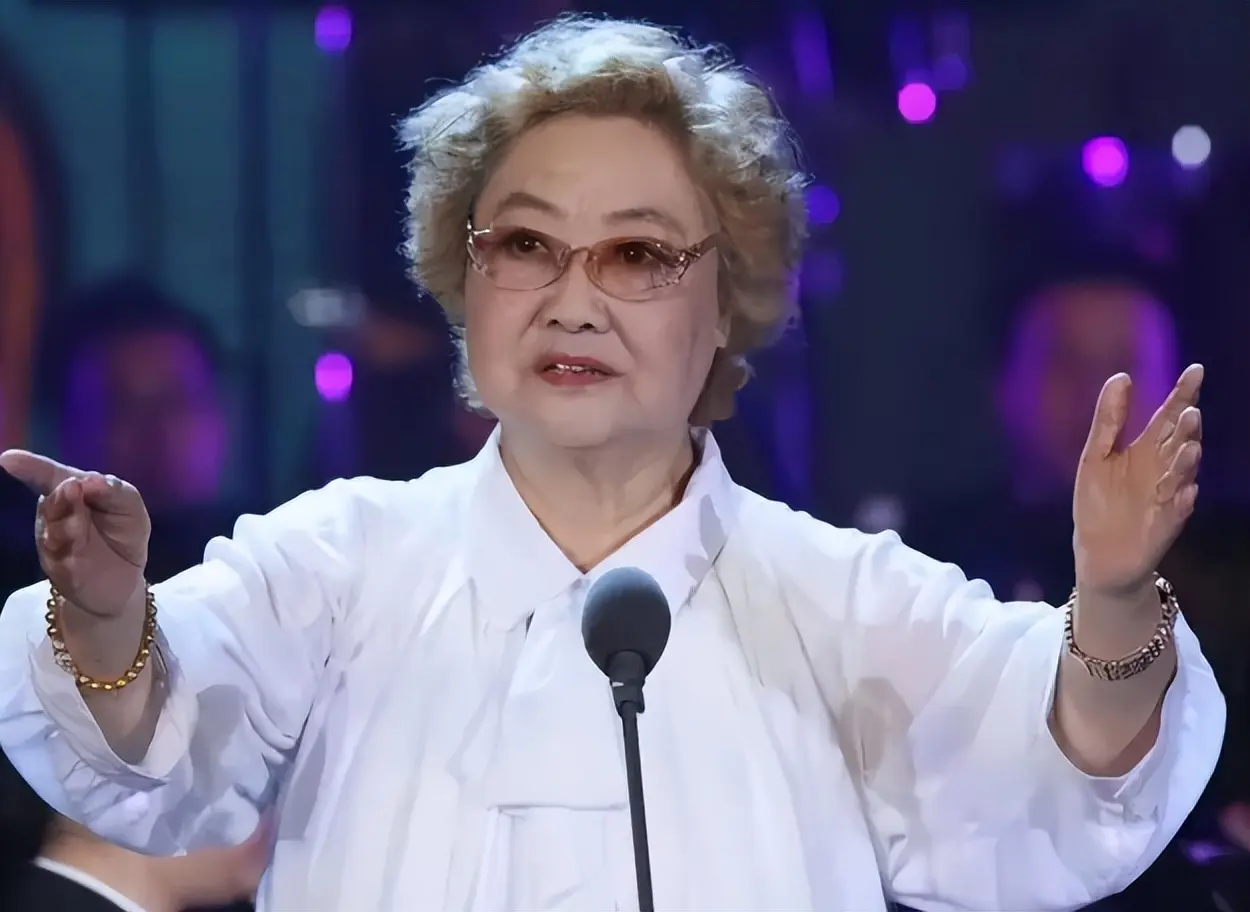 常香玉、秦怡、郭兰英都走了，中国四大人民艺术家，只有她还活着