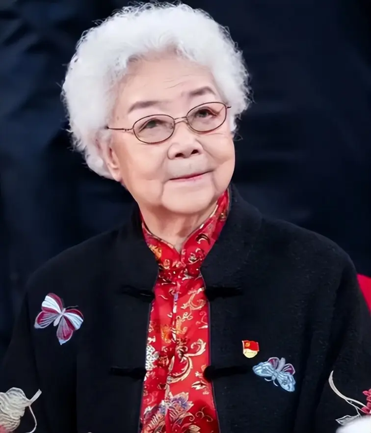 常香玉、秦怡、郭兰英都走了，中国四大人民艺术家，只有她还活着