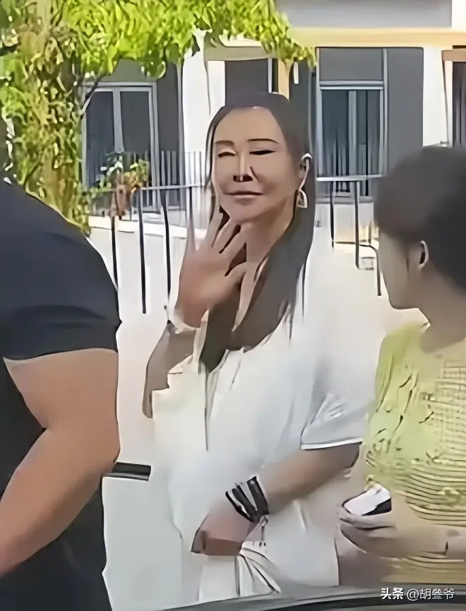 王祖贤7年铁粉宣布脱粉！对女神心寒原因曝光，艾灸店也差评不断