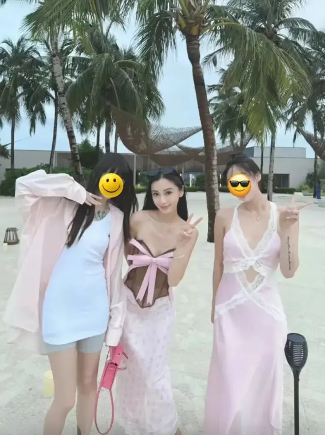Angelababy度假照曝光！学霸弟弟罕同框