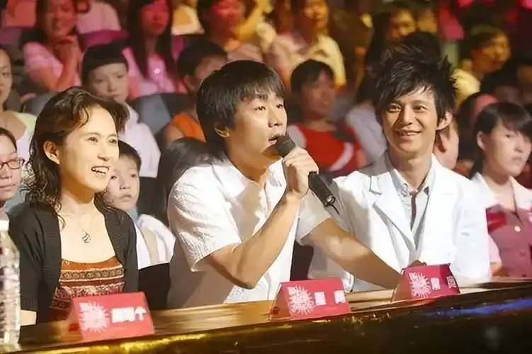 曾红极一时，20岁专辑卖700万张，离婚18年，如今满头白发认不出