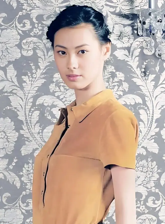 梁洛施亮相百花奖！她洗不去李泽楷前女友标签...