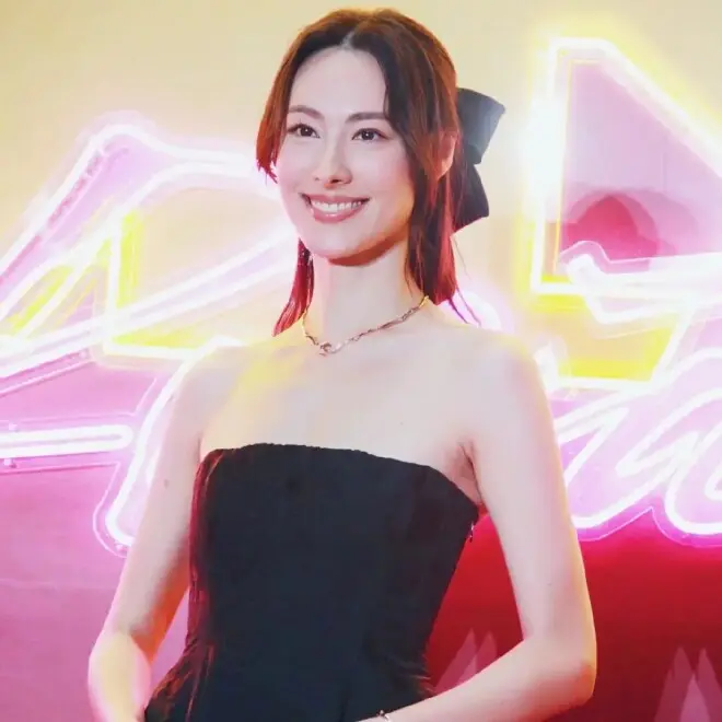 梁洛施亮相百花奖！她洗不去李泽楷前女友标签...