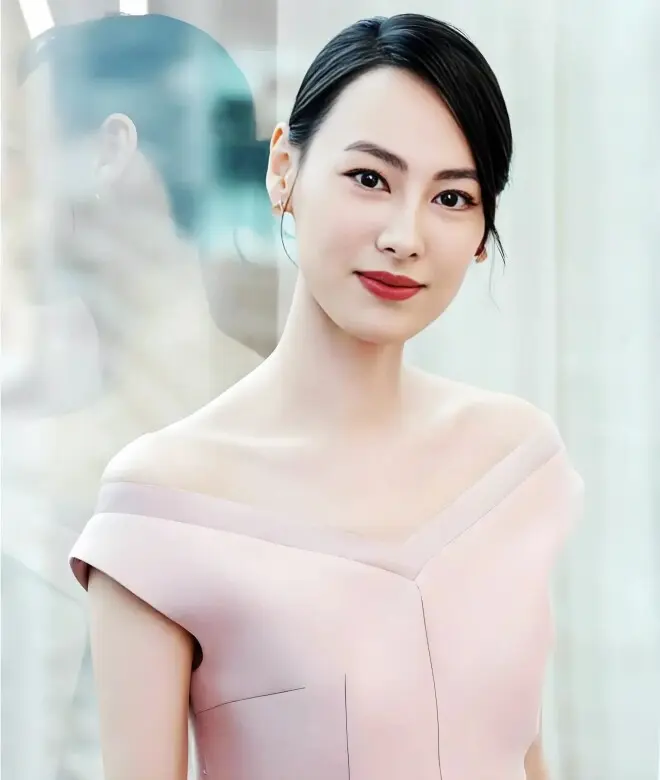 梁洛施亮相百花奖！她洗不去李泽楷前女友标签...