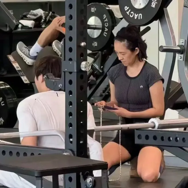 47岁章子怡这素颜照，估计能治好很多人的焦虑