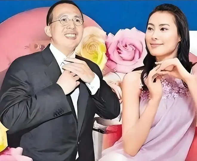 梁洛施亮相百花奖！她洗不去李泽楷前女友标签...