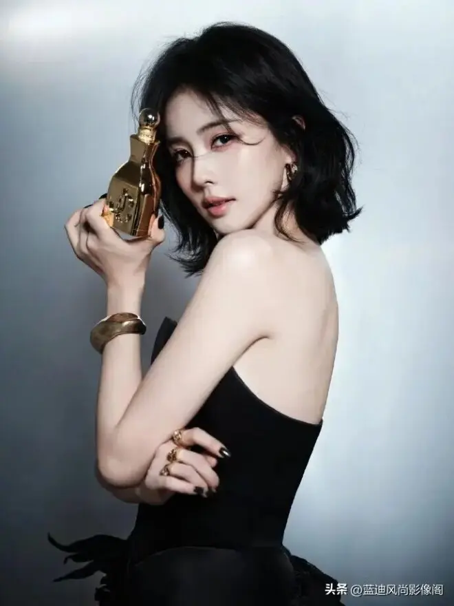 黑色蕾丝抹胸 = 性感？白鹿这身告诉你，蕾丝的段位差在哪