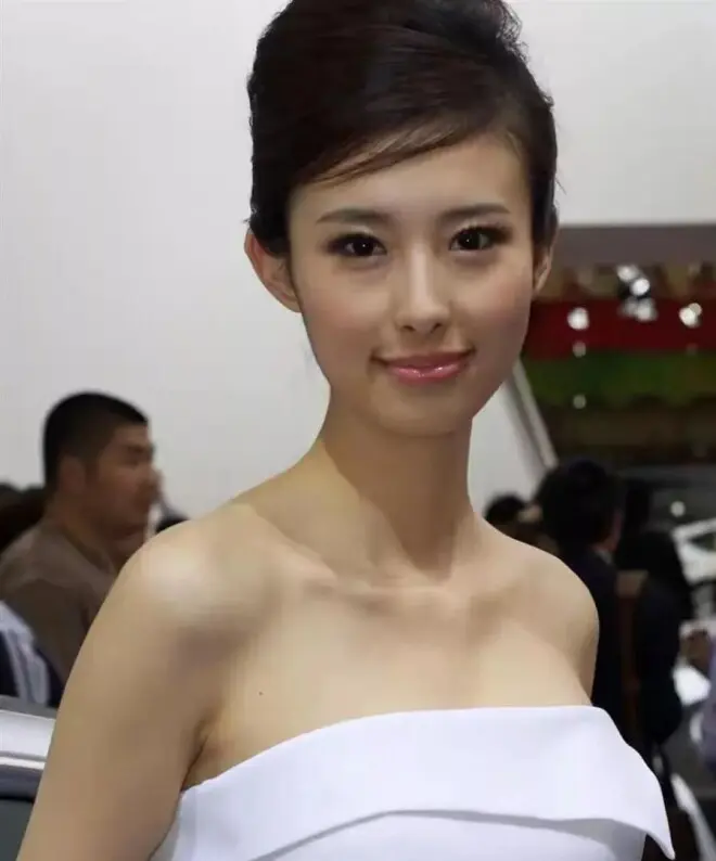 中国第一车模兽兽近照曝光，嫁加拿大富商