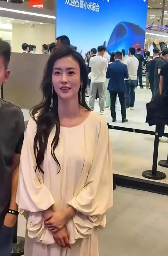 中国第一车模兽兽近照曝光，嫁加拿大富商