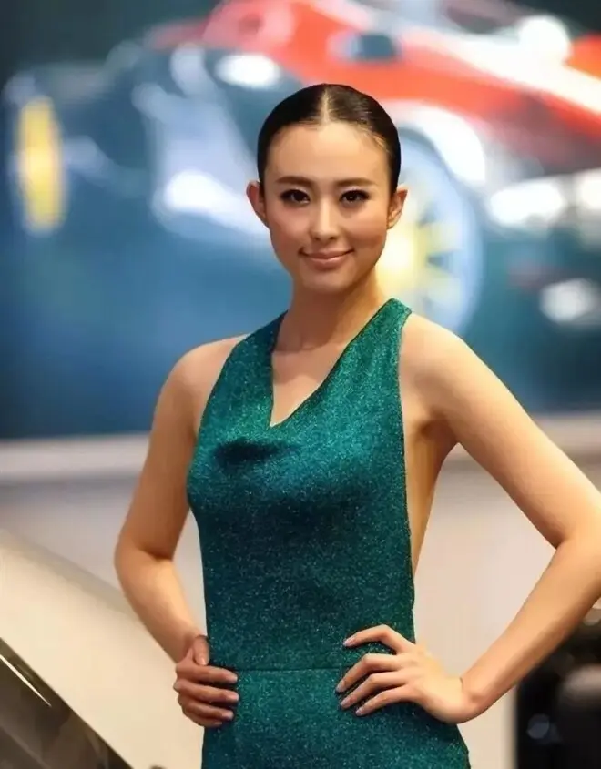 中国第一车模兽兽近照曝光，嫁加拿大富商