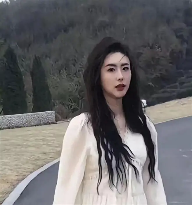 中国第一车模兽兽近照曝光，嫁加拿大富商