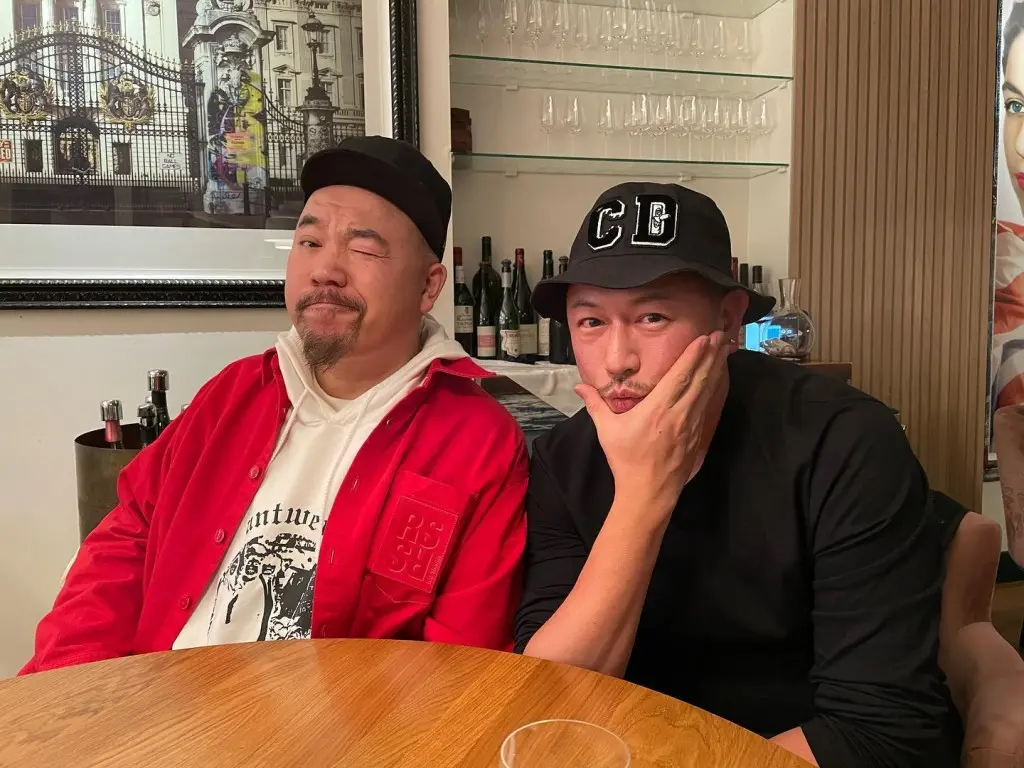 48岁前TVB小生现身加拿大　身形发福转型做厨师
