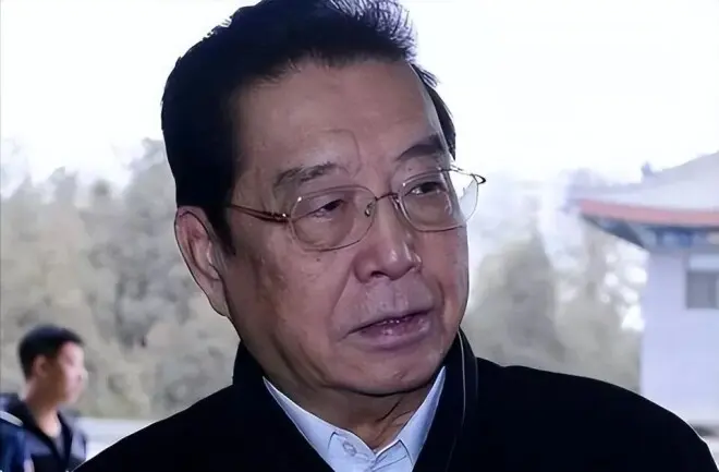 出狱3年仍啃老!李天一被严管,87岁父亲李双江到处商演
