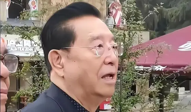 出狱3年仍啃老!李天一被严管,87岁父亲李双江到处商演