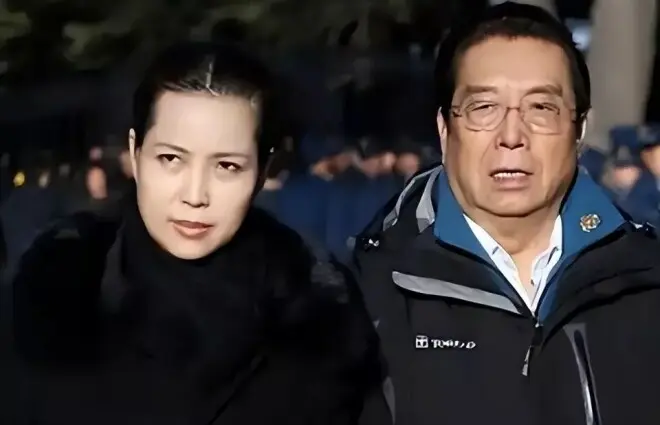 出狱3年仍啃老!李天一被严管,87岁父亲李双江到处商演