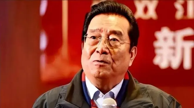 出狱3年仍啃老!李天一被严管,87岁父亲李双江到处商演
