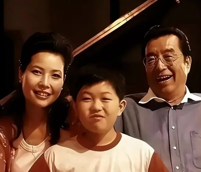 出狱3年仍啃老!李天一被严管,87岁父亲李双江到处商演