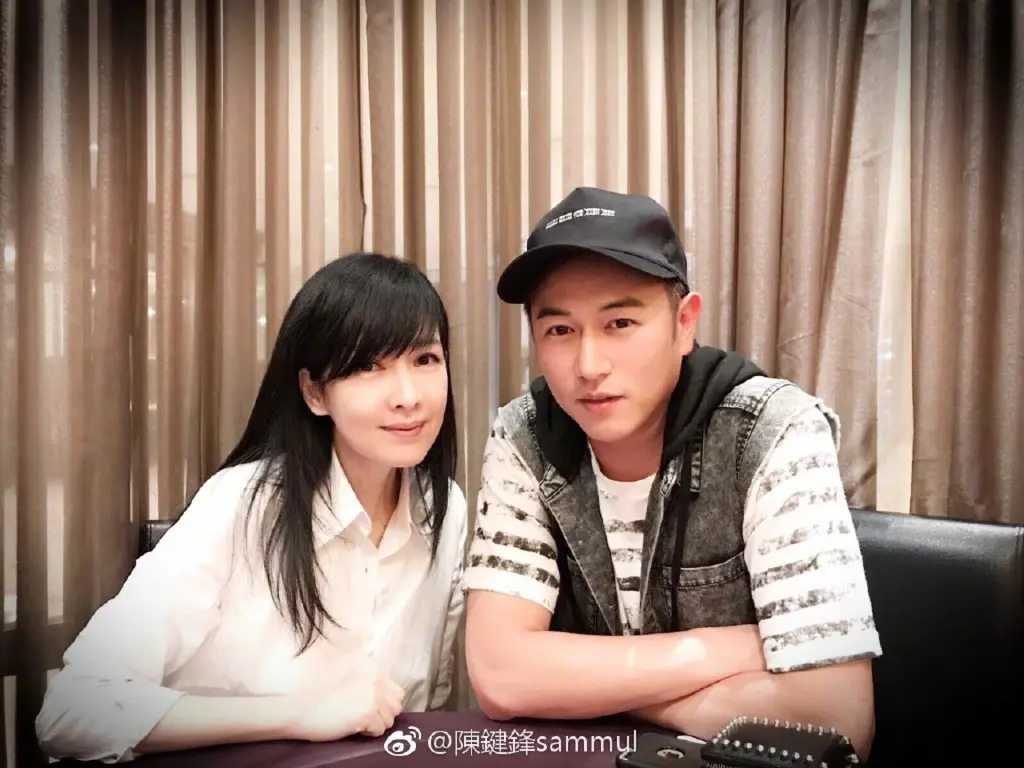 48岁前TVB小生现身加拿大　身形发福转型做厨师
