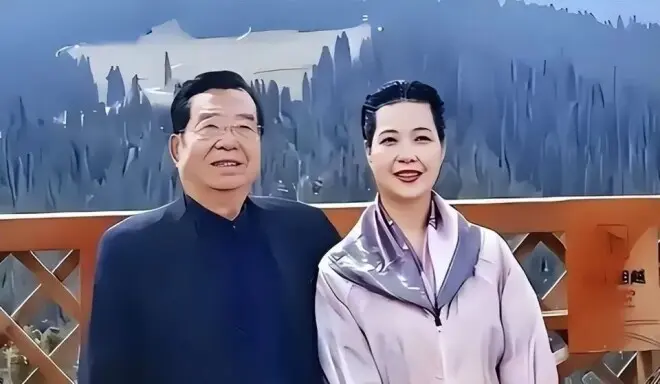 出狱3年仍啃老!李天一被严管,87岁父亲李双江到处商演