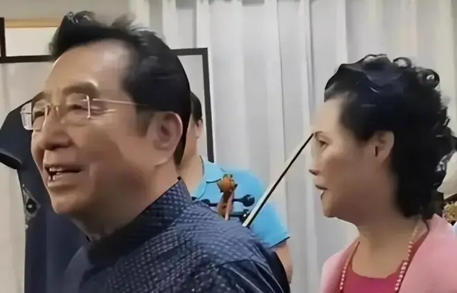 出狱3年仍啃老!李天一被严管,87岁父亲李双江到处商演