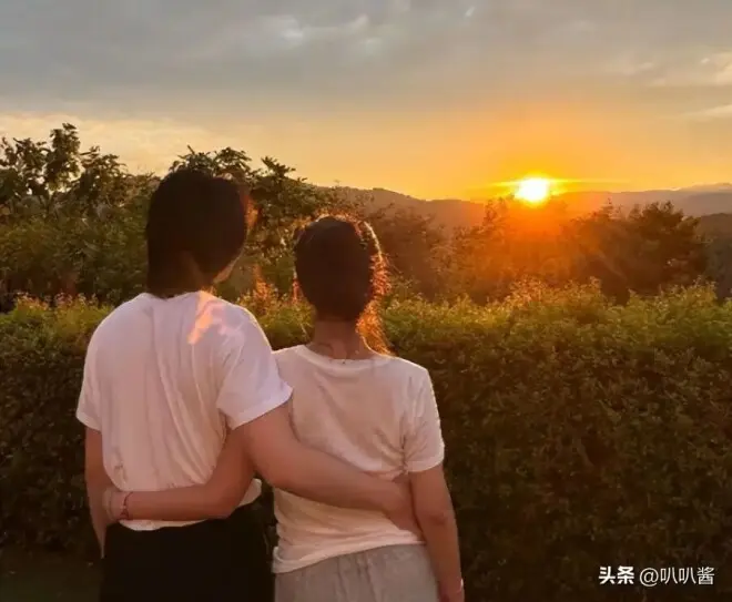钱多有啥用？萧敬腾自曝与大14岁妻子婚后生活，给少夫老妻提了醒