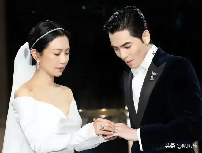 钱多有啥用？萧敬腾自曝与大14岁妻子婚后生活，给少夫老妻提了醒