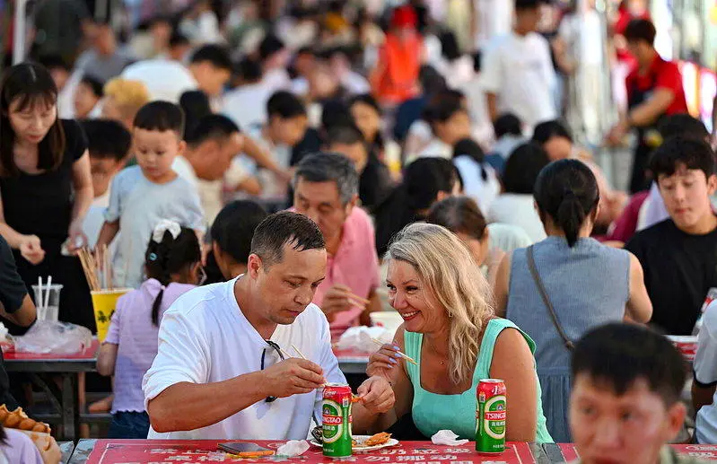 暑期“中国游”火爆：从打卡到深度体验 还可顺便看病…