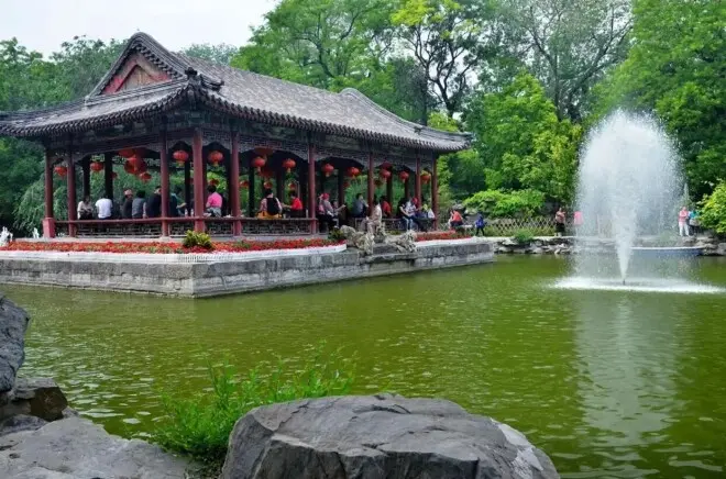 清朝王府，面积一般有多大？王爷的年薪有多少？