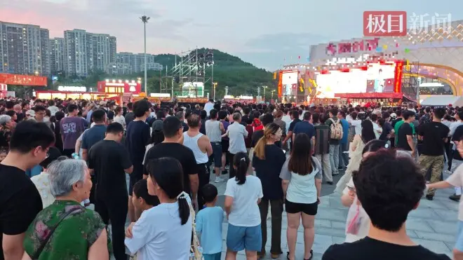 从"农民歌手"到"百变老顽童",58岁朱之文迎来事业第二春