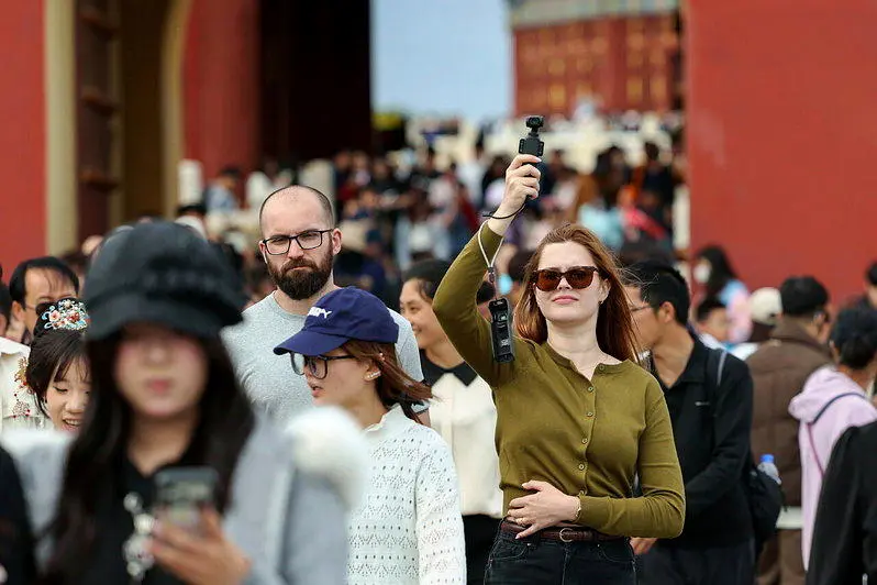 暑期“中国游”火爆：从打卡到深度体验 还可顺便看病…